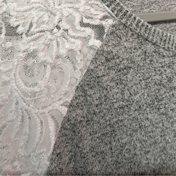 Torrid Heather Gray Super Soft Plush Lace Sleeve Raglan Sweatshirt Size 2 2XL - Picture 9 of 16